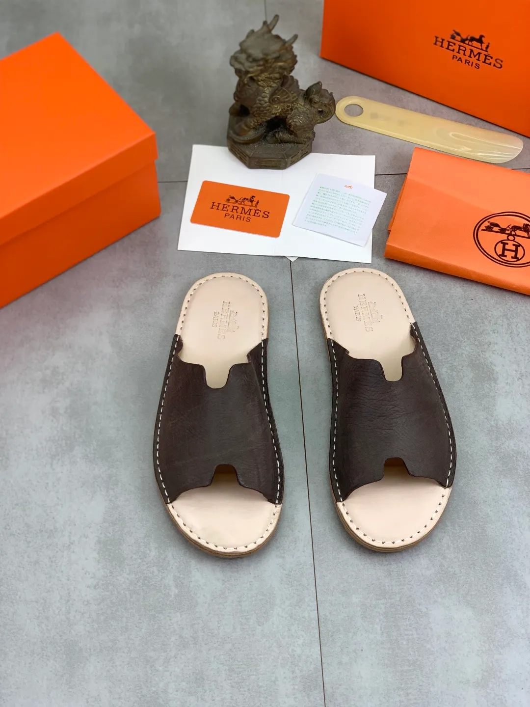 Men's men's shoes 💰P360 new model (genuine leather outsole series) new colors are coming simultaneously on the official website [HERMES] Hermès series: original development, original anatomy display, exclusive outsole [Material] Sole: original genuine leather sole with cow essence film 🌸. Fabric Original calfskin Lining: Imported cowhide, delicate and soft Code number: 38-44